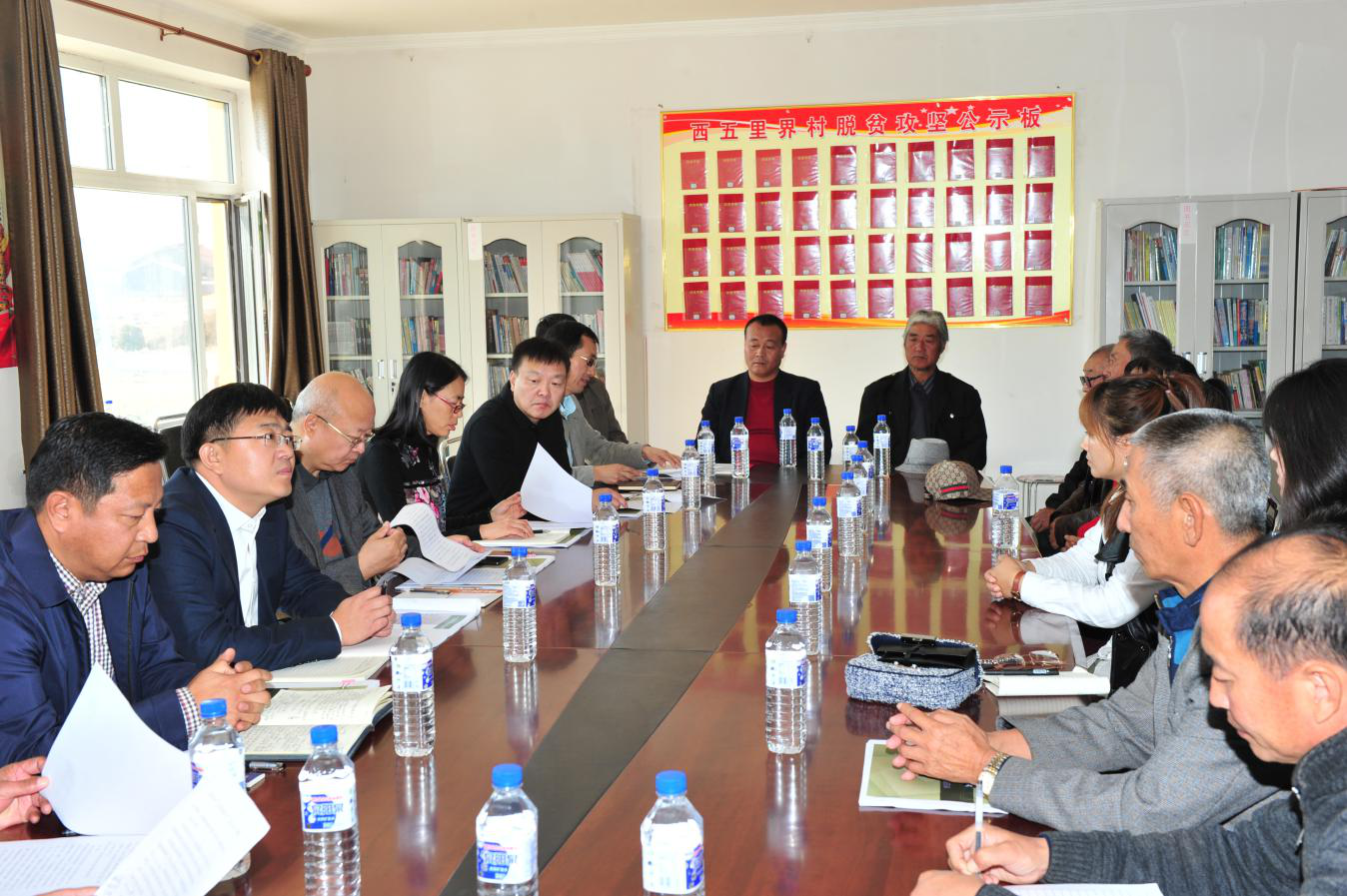 召开扶贫工作座谈会