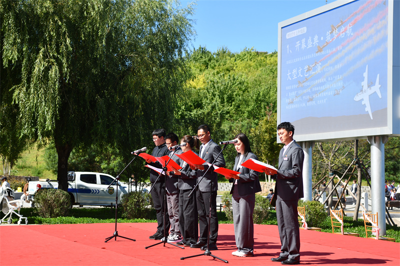 职工表演诗朗诵